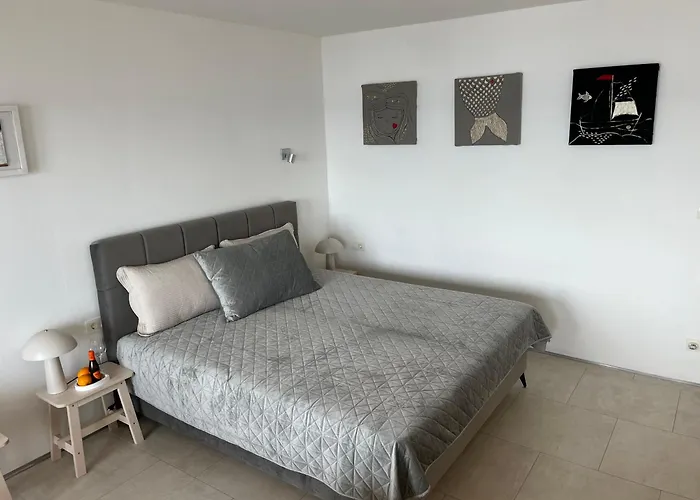 Villa Jolara With Heated Pool