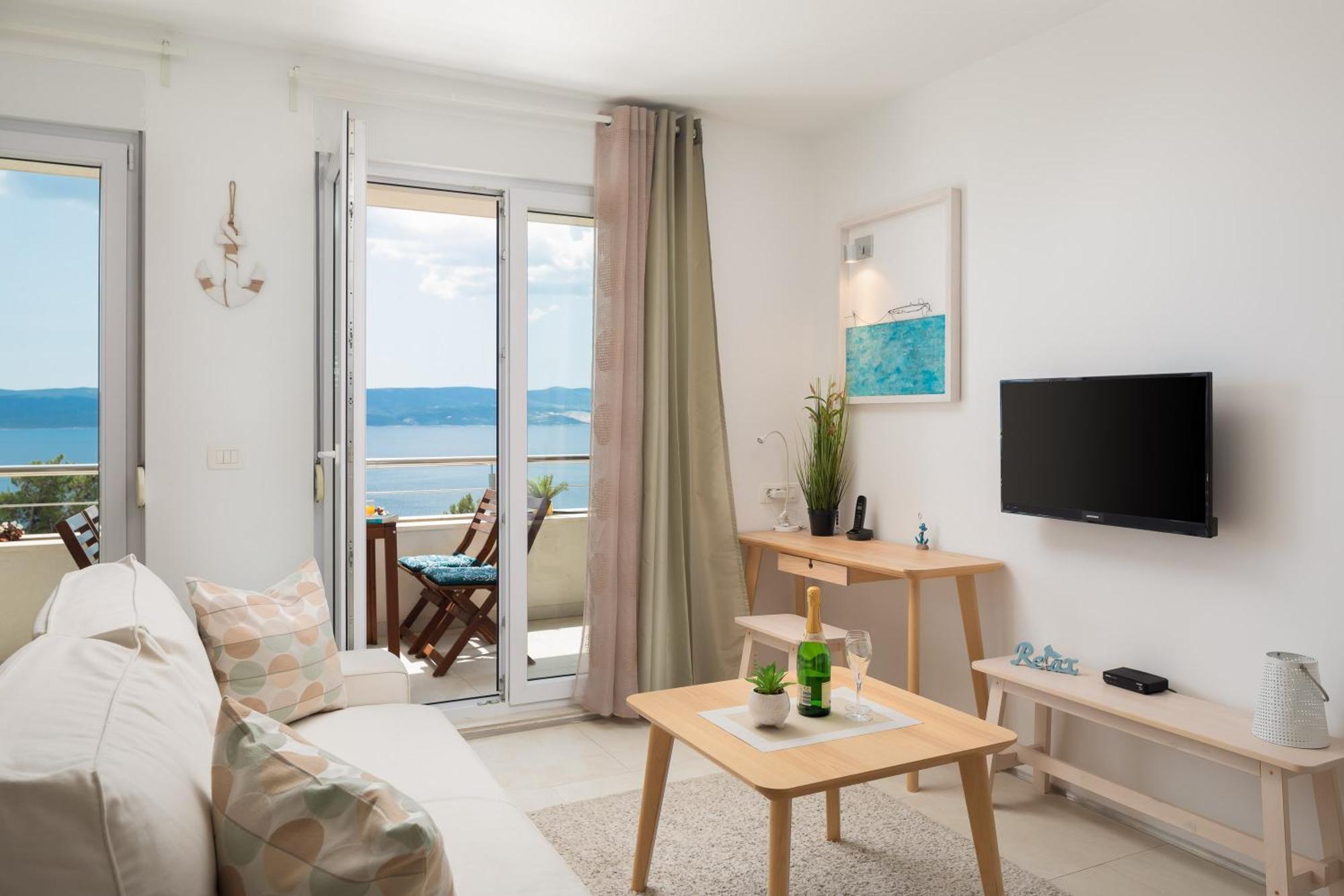 Jolara With Heated Pool Apartment *