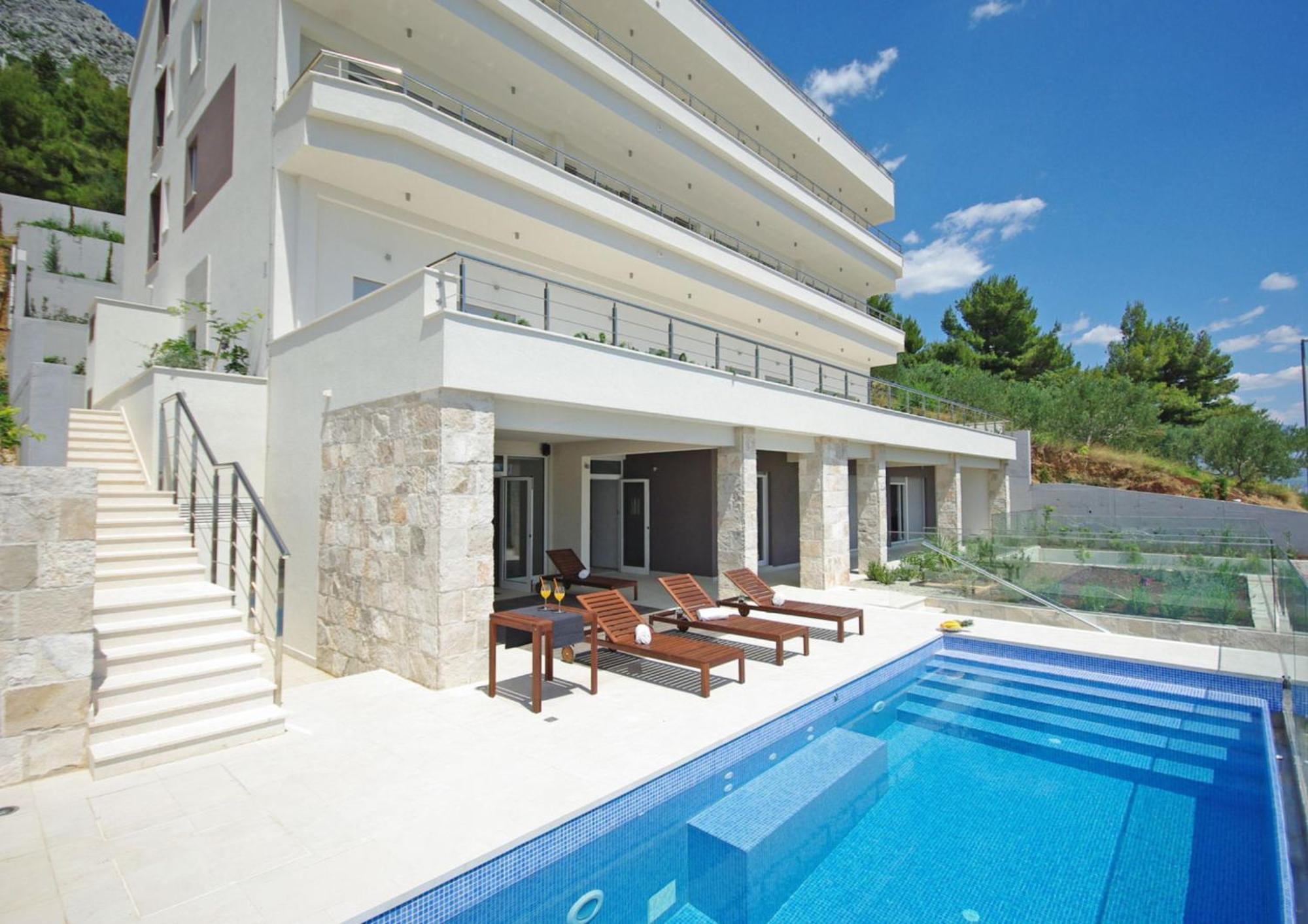 Jolara With Heated Pool Apartment *