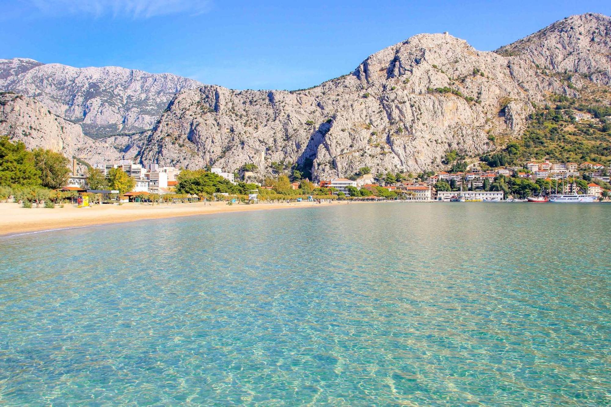 Jolara With Heated Pool Apartment *